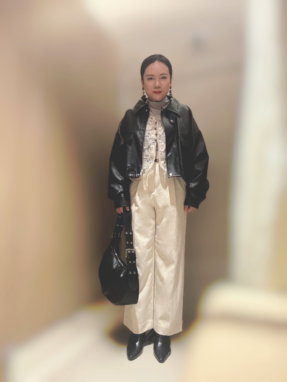 「タートルネック、お洒落さんとつながりたい」｜「Emma（SELECT LEVERY）の2wayカラーショートブルゾン（ブルゾン、ブラック系）」を使った、Amy Leeさん（レディース・158cm）の秋コーディネートの1枚目の写真