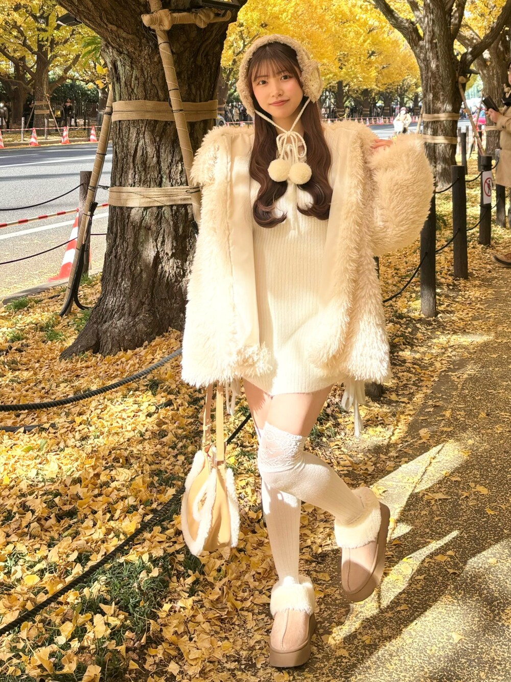 ワンピース　ムートンブーツ ワンピースを使った「ムートンブーツ」のレディース人気ファッション