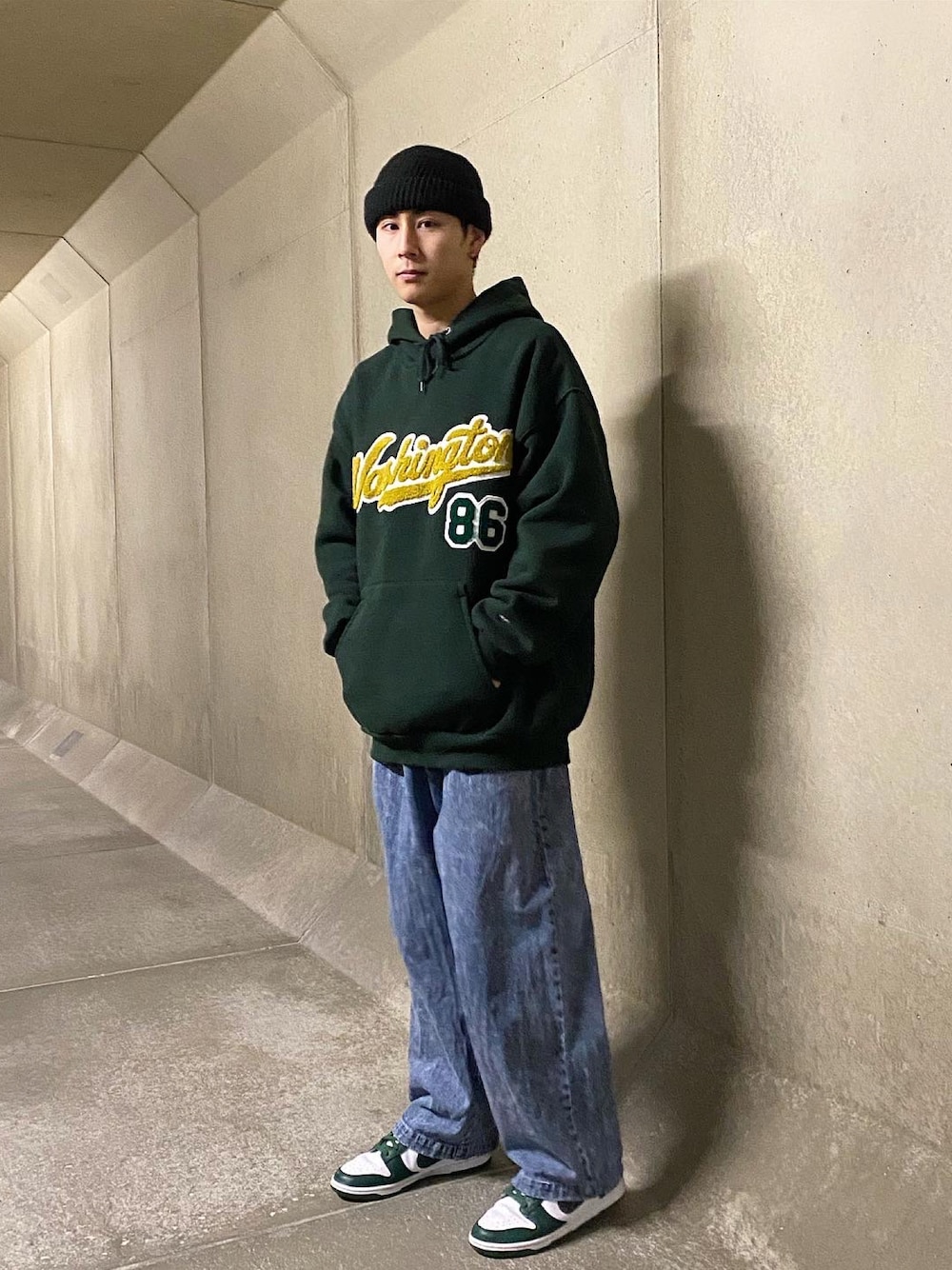「お洒落さんとつながりたい、ビッグシルエット、プチプラコーデ、シンプルコーデ、パーカー、ビーニー、dunk、グリーンコーデ、デニムパンツ」｜「NIKEのnike dunk low "team green"（スニーカー、グリーン系）」を使った、五十嵐滉太さん（メンズ・171cm）の春コーディネートの1枚目の写真
