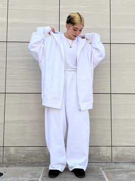「WHITELAND（ホワイトランド）のアイテム（スウェットパンツ）」を使った、顔さん（レディース・163cm）の春コーディネート