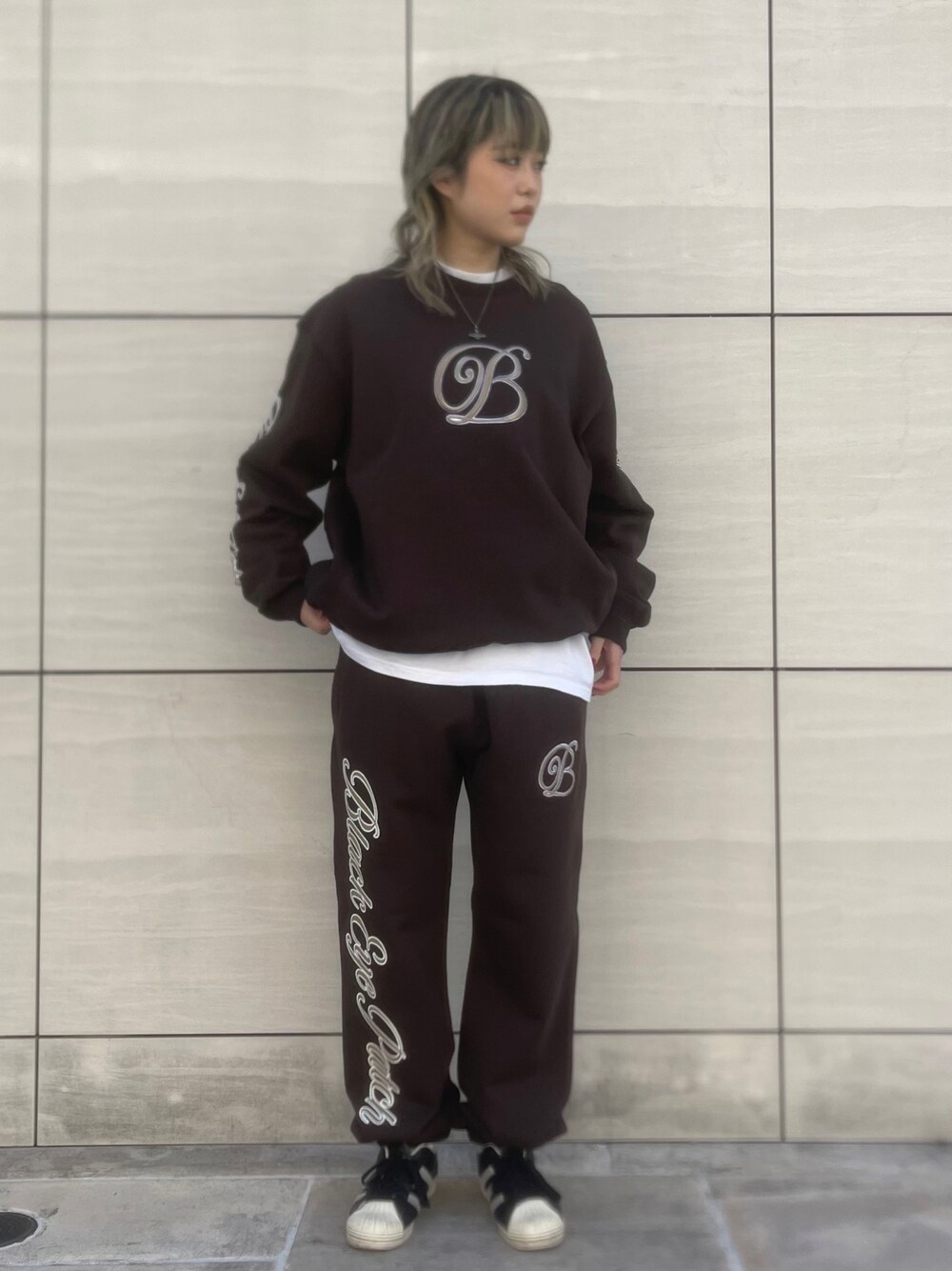 BlackEyePatchのスウェットを使ったレディース人気ファッション