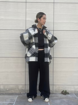 「原宿」｜「アイテム（スウェットパンツ）」を使った、顔さん（レディース・163cm）の秋コーディネート
