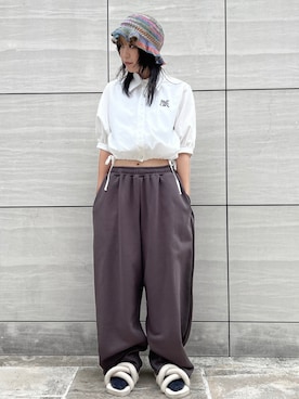 「WHITELAND（ホワイトランド）のアイテム（スウェットパンツ）」を使った、顔さん（レディース・163cm）の春コーディネート