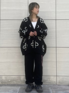 「原宿」｜「アイテム（スウェットパンツ）」を使った、顔さん（レディース・163cm）の冬コーディネート