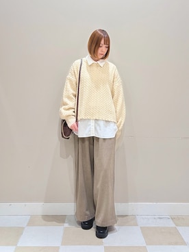 ヘリンボーン柄ニットプルオーバーを使った人気ファッション