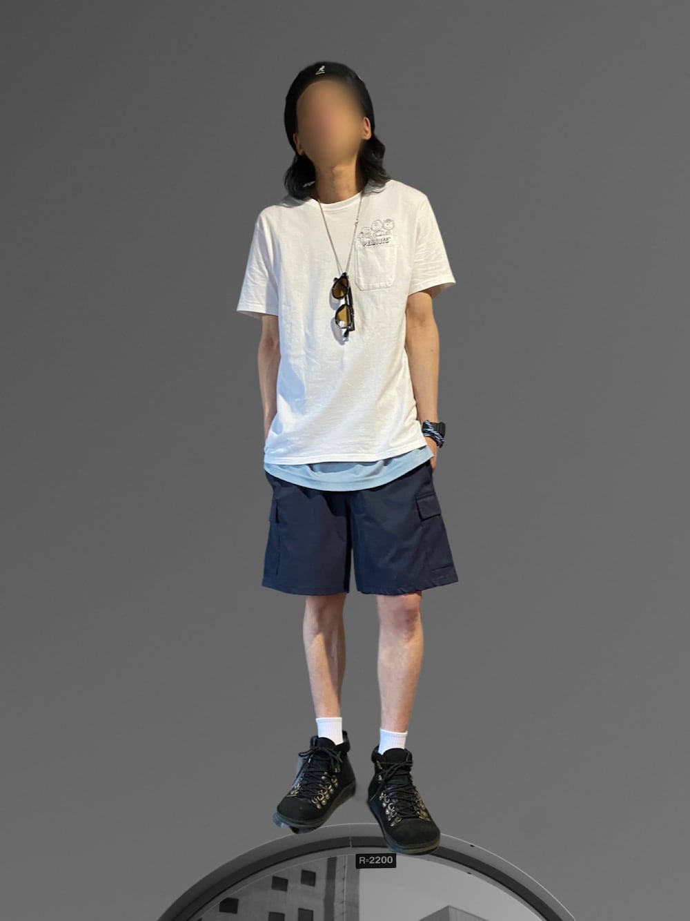 「白Tシャツ、レイヤードスタイル、スポーツミックス、サングラス、キャスケット後ろ被り、ショートパンツ、短パン、ハーフパンツ、古着MIX、古着、プチプラ、スヌーピー、胸ポケット、古着コーデ、プチプラコーデ」｜「BIRKENSTOCKのJACKSON/ジャクソン  (WOMEN)（ブーツ、ブラック系）」を使った、噂のキーマンさん（メンズ・170cm）の夏コーディネートの1枚目の写真