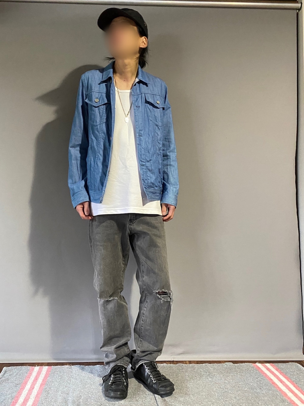 「デニムジャケット、デニムシャツ、春めき満開コーデ、スキニーデニム、DAISOキャップ、きれいめカジュアル、レイヤードスタイル、GUコーデ、gu×undercover、プチプラコーデ、プチプラ、デニムコーデ、シンプルコーデ、デニム、春色」｜「JUNYA WATANABE COMME des GARCONSのアイテム（スニーカー、ブラック系）」を使った、噂のキーマンさん（メンズ・170cm）の春コーディネートの1枚目の写真
