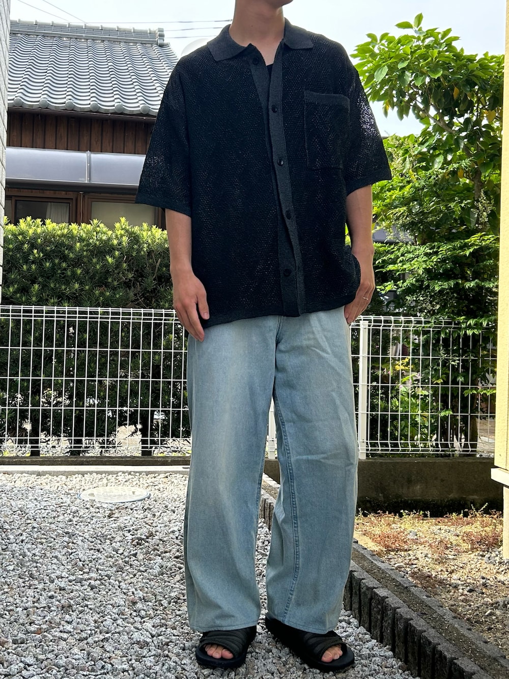 「デニム、レイヤードスタイル、きれいめカジュアル、デートコーデ、雨の日コーデ、プチプラ、シャツスタイル、夏コーデ、春夏コーデ、低身長、低身長コーデ、シアーシャツ、サンダル、シンプルコーデ、お出かけコーデ」｜「WYM LIDNMのJACQUARD MESH KNIT SHIRT（シャツ/ブラウス、グレー系）」を使った、dai31さん（メンズ・165cm）の夏コーディネートの1枚目の写真