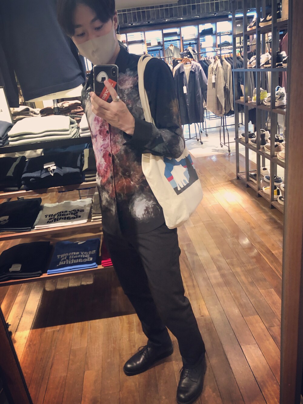 「秋のコーデ、おしゃれさんと繋がりたい、キレイめ、シャツスタイル、秋服準備はじめました、低身長コーデ、ブラック、ラッドミュージシャン、ゆるコーデ、柄シャツ、ootd、オールブラック、スラックス、革靴、いいね、save、フォローお願いします🤑」｜「D'MENS by DHOLICのテーパードスラックス（スラックス、ブラック系）」を使った、あーじゃすさん（メンズ・167cm）の秋コーディネートの1枚目の写真