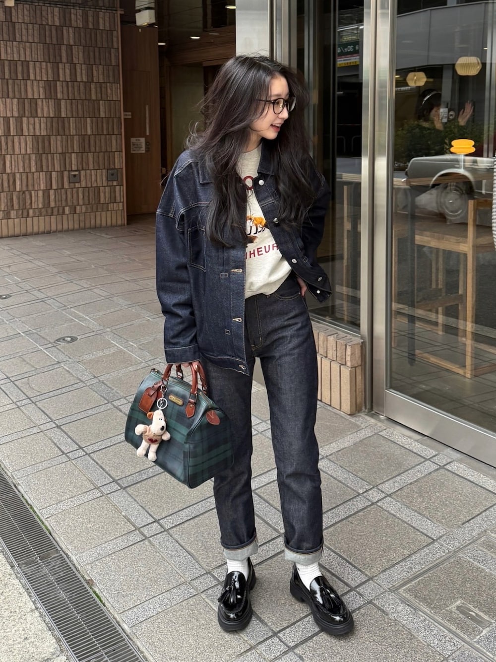 ZARAのシューズを使った「デニムセットアップ」の人気ファッション