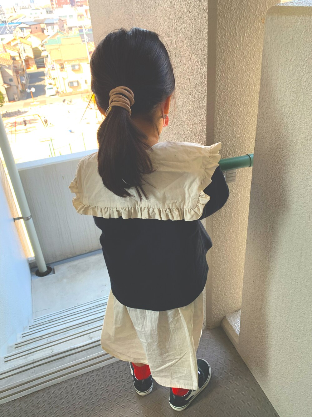 「LOWRYS FARMのカラーソックス　272884（ソックス/靴下、レッド系）」を使った、sa_k1_maさん（キッズ・110cm）の春コーディネートの1枚目の写真