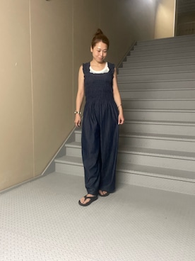 「URBAN RESEARCH Sonny Label(アーバンリサーチサニーレーベル)のフリルシャーリングサロペット(つなぎ/オールインワン、ブルー系)」を使った、Manaさん(レディース・161cm)の夏コーディネート