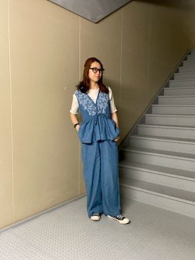 「URBAN RESEARCH Sonny Label(アーバンリサーチサニーレーベル)のクロス刺繍ペプラムサロペット(サロペット/オーバーオール、ブルー系)」を使った、Manaさん(レディース・161cm)の夏コーディネート