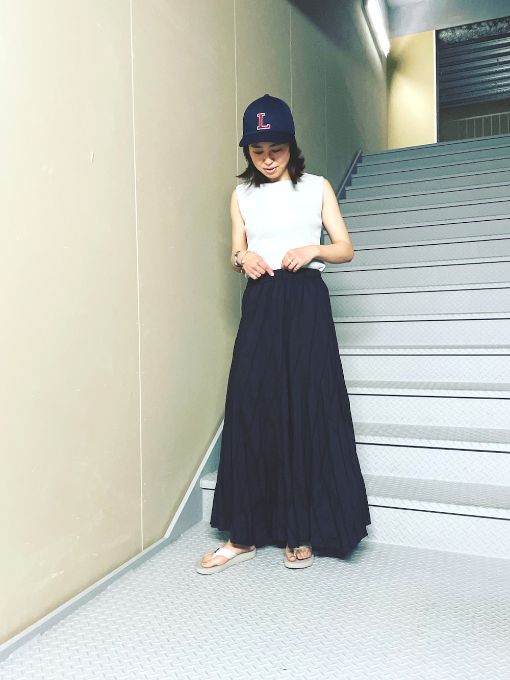 「URBAN RESEARCHのコットンレースロングフレアスカート（スカート、ブラック系）」を使った、Manaさん（レディース・161cm）の春コーディネートの1枚目の写真