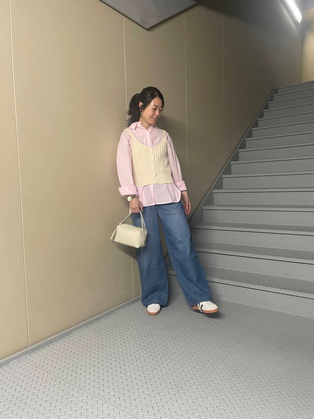 「シンプルコーデ、サニーレーベル、デニムコーデ、sonny、新作アイテム、春カラーコーデ、春のイチオシスタイル」｜「URBAN RESEARCH Sonny Labelの『34サイズ/低身長向けも展開』タックデニム（デニムパンツ、ブルー系）」を使った、Manaさん（レディース・161cm）の春コーディネートの1枚目の写真