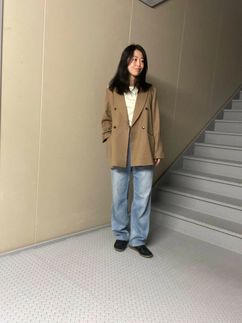 「シンプルコーデ、サニーレーベル、sonny、新作アイテム、春カラーコーデ、春のイチオシスタイル」｜「URBAN RESEARCH Sonny Labelのダブルブレストジャケット（その他アウター、ブラウン系）」を使った、Manaさん（レディース・161cm）の春コーディネートの1枚目の写真