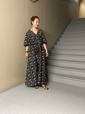 「URBAN RESEARCH Sonny Label(アーバンリサーチサニーレーベル)のアフリカンプリントワンピース(ワンピース、グレー系)」を使った、Manaさん(レディース・161cm)の夏コーディネート