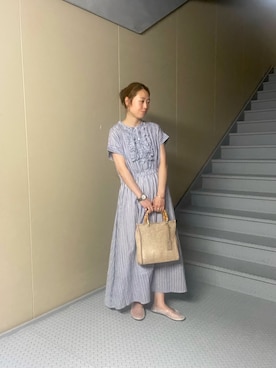 「URBAN RESEARCH Sonny Label(アーバンリサーチサニーレーベル)のドビーストライプフリルシャツワンピース(ワンピース、ブルー系)」を使った、Manaさん(レディース・161cm)の夏コーディネート
