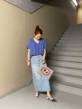 「URBAN RESEARCH Sonny Label(アーバンリサーチサニーレーベル)のVネックフリルカラーブラウス(シャツ/ブラウス、ブルー系)」を使った、Manaさん(レディース・161cm)の夏コーディネート