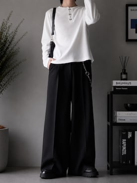「EVOLVERA（エボルヴェラー）のThermal Henley Neck Hook Long T-shirt / サーマルヘンリーネック フック ロングT（Tシャツ/カットソー、ホワイト系）」を使った、つぐさん（メンズ・173cm）の秋コーディネート
