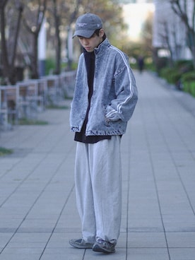 「Chikashitsu +（チカシツプラス）のアイテム（スウェットパンツ）」を使った、つぐ吉さん（メンズ・172cm）の冬コーディネート