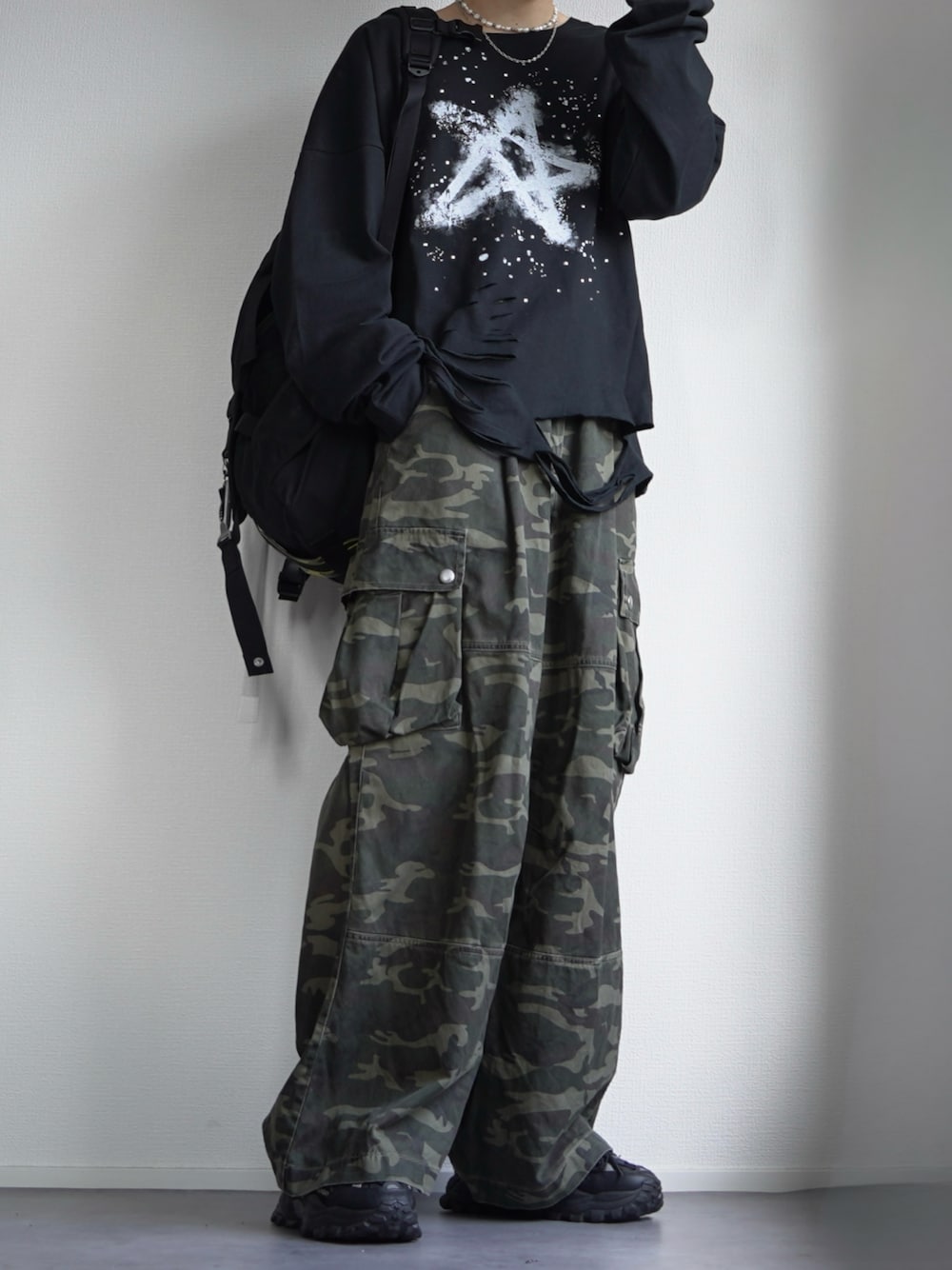 【GRANCY】ラインストーンデザイン グラフィックダメージ ロンT Lサイズ GRANCY】ラインストーンデザイン グラフィックダメージ ロンT M