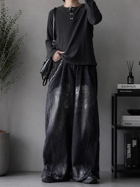 「EVOLVERA（エボルヴェラー）のThermal Henley Neck Hook Long T-shirt / サーマルヘンリーネック フック ロングT（Tシャツ/カットソー、ブラック系）」を使った、つぐさん（メンズ・173cm）の秋コーディネート