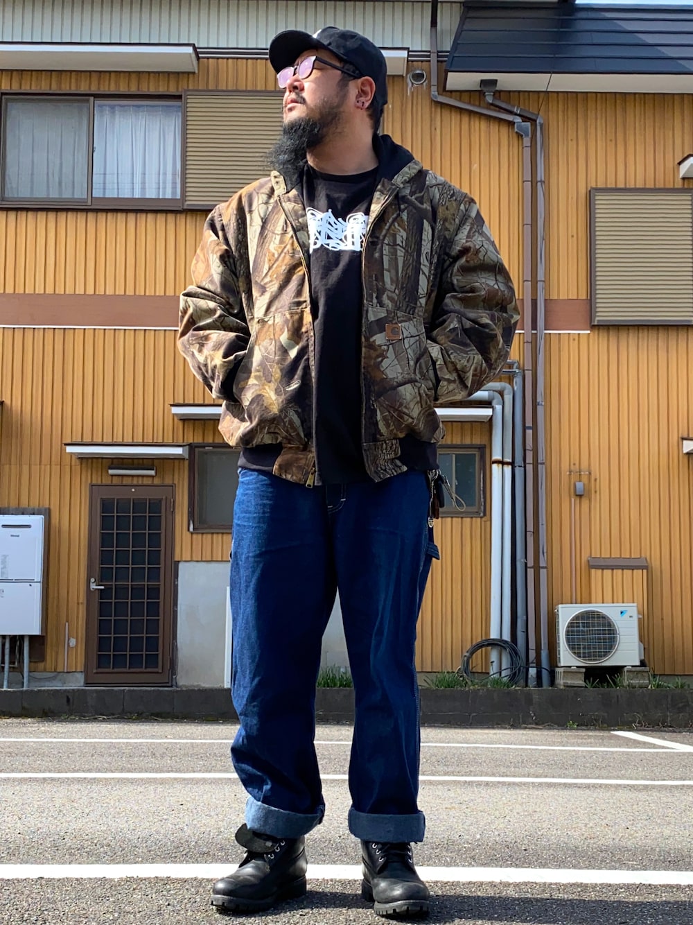 「コッキーと繋がりたい、春服、カーハート、ディッキーズ(Dickies)、ティンバーランド」｜「MAD BOXXXのアイテム（キャップ、ブラック系）」を使った、Cokky さん（メンズ・178cm）の春コーディネートの1枚目の写真