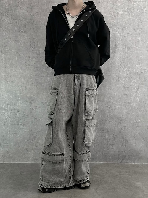 「SERACE（セラス）の【SERACE】Super wide vintage denim parachute cargo pants / スーパーワイドヴィンテージデニムパラシュートカーゴパンツ（デニムパンツ）」を使った、cobaさん（メンズ・173cm）の秋コーディネート