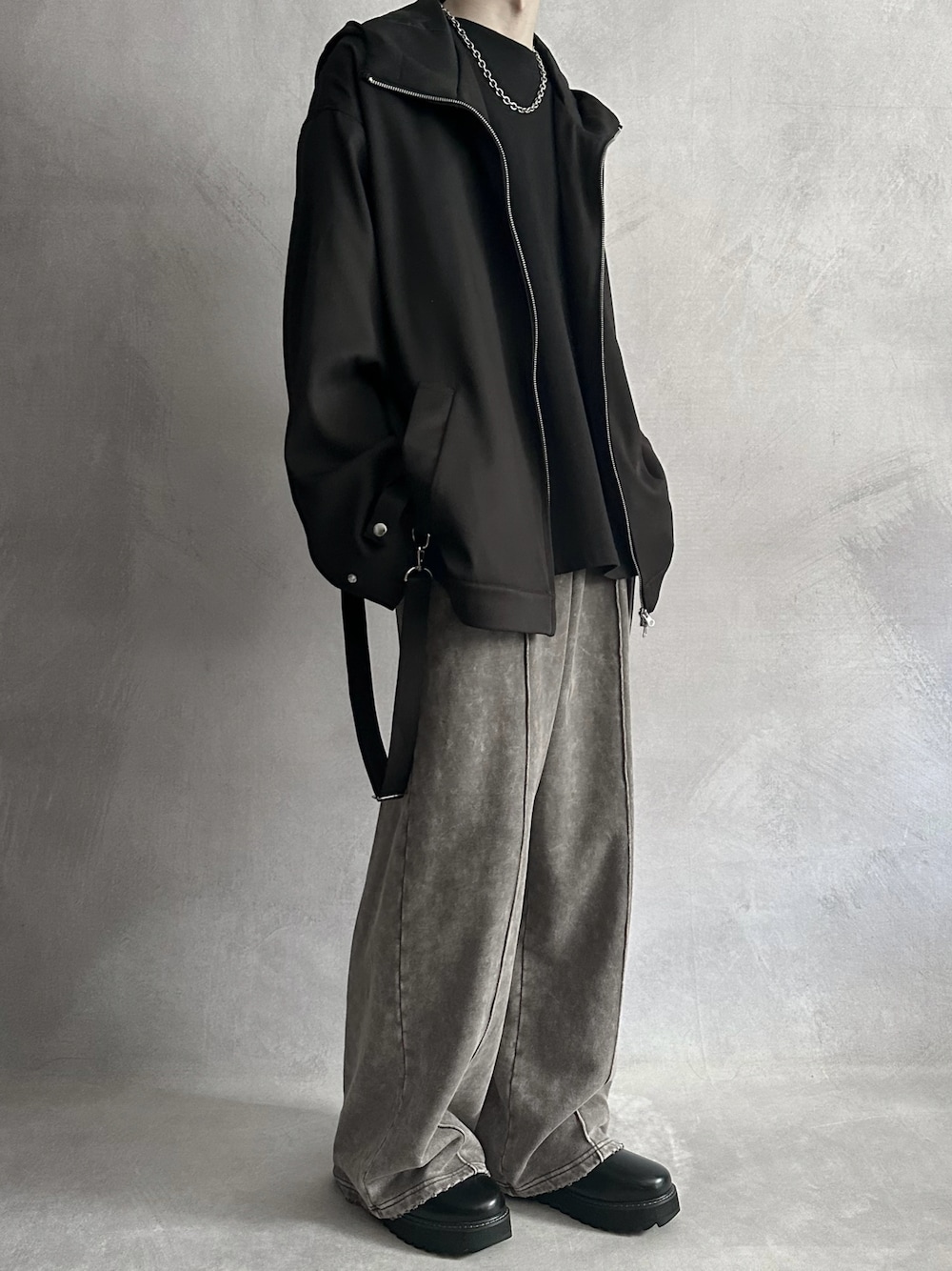 SERACE ルーズドレープサスペンダーマウンテンパーカー　　ブラック　L SERACE（セラス）の「【SERACE】Loose drape suspenders