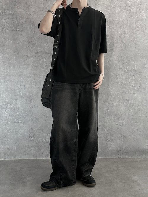 「SERACE（セラス）の【SERACE】Loose big boston shoulder bag / ルーズビッグボストンショルダーバッグ（ショルダーバッグ）」を使った、cobaさん（メンズ・173cm）の春コーディネート