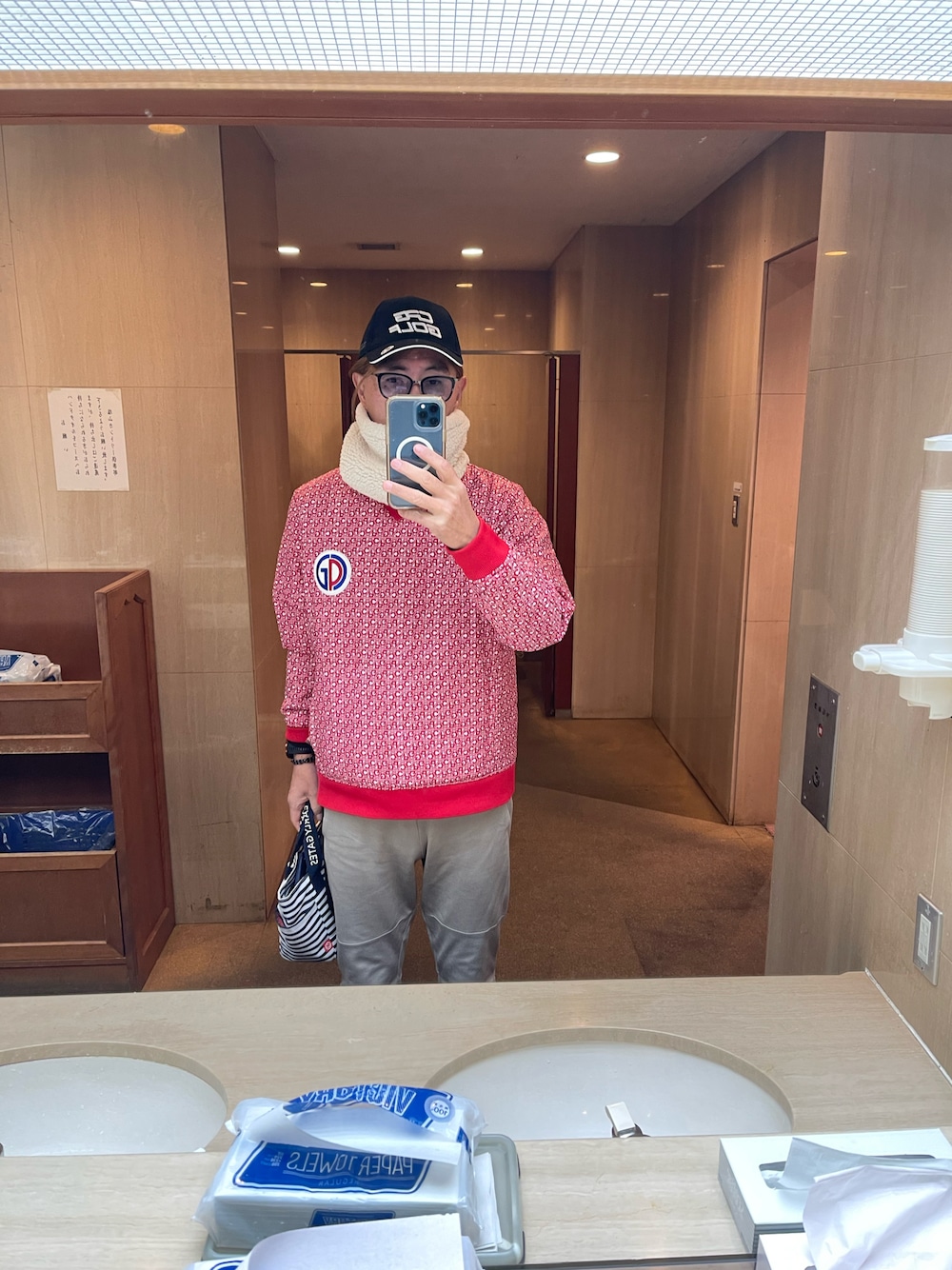 「ゴルフ、ゴルフコーデ、ゴルフウェア、ゴルフ男子、ゴルフウェアメンズ、ゴルフ 冬、ゴルフ好きな人と繋がりたい」｜「CPG GOLFのツーステップロゴCAP（キャップ、ブラック系）」を使った、yoshimorikiさん（メンズ・182cm）の冬コーディネートの1枚目の写真