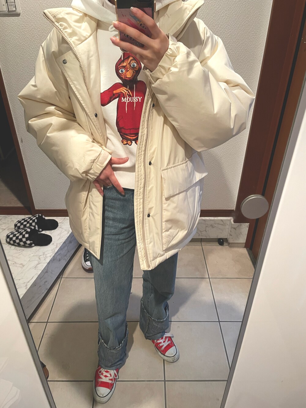 「LAGUA GEMのSELVEDGE STRAIGHT DENIM（デニムパンツ、ブルー系）」を使った、Y☺︎さん（レディース・166cm）の冬コーディネートの1枚目の写真