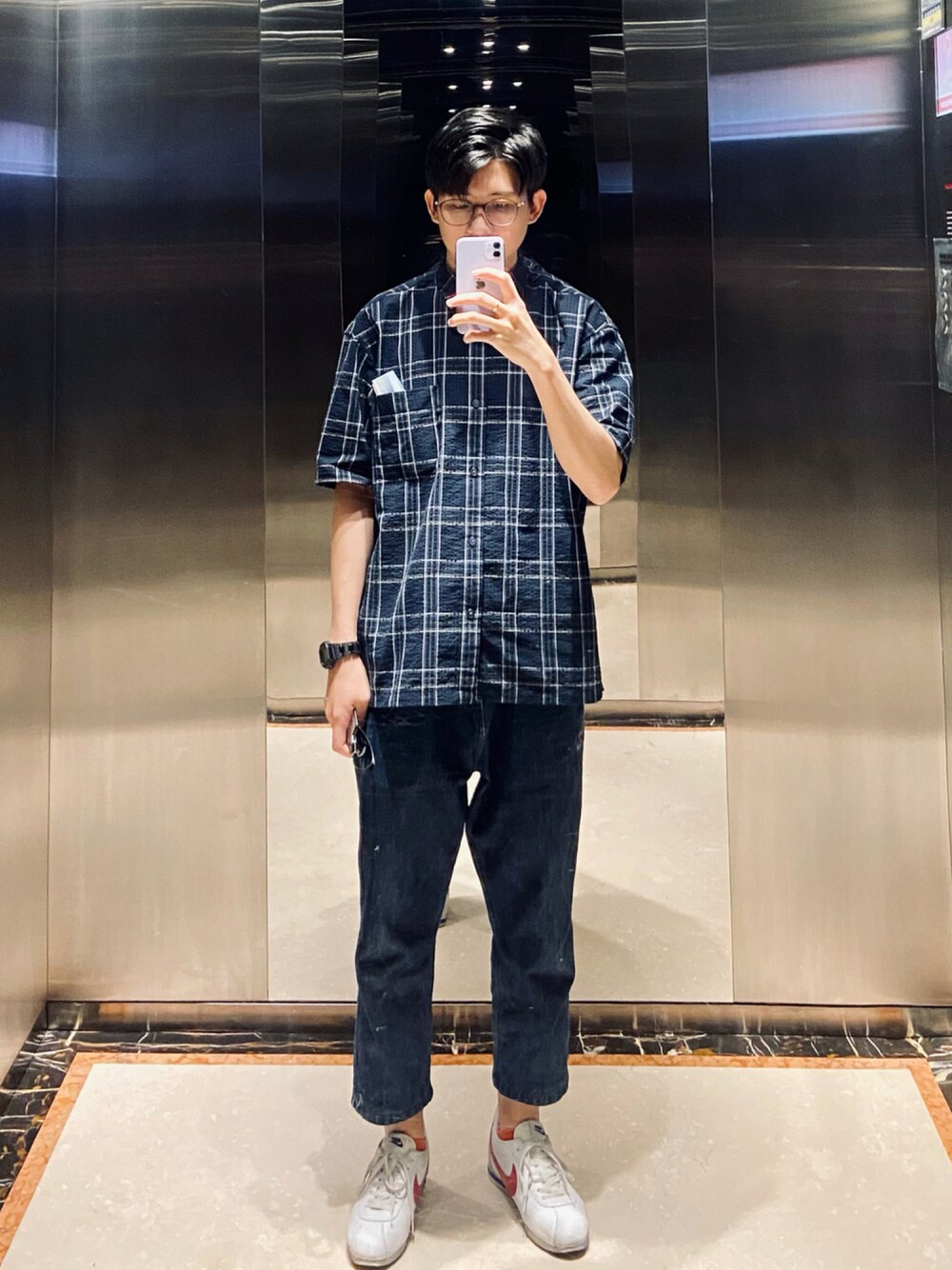 「ootd、夏、休闲、复古、日系极简、oversize、盐系风格、男友风、通勤穿搭、深圳」｜「NIKEのアイテム（スニーカー、ホワイト系）」を使った、周常喜JoKercHOwさん（メンズ・180cm）の夏コーディネートの1枚目の写真