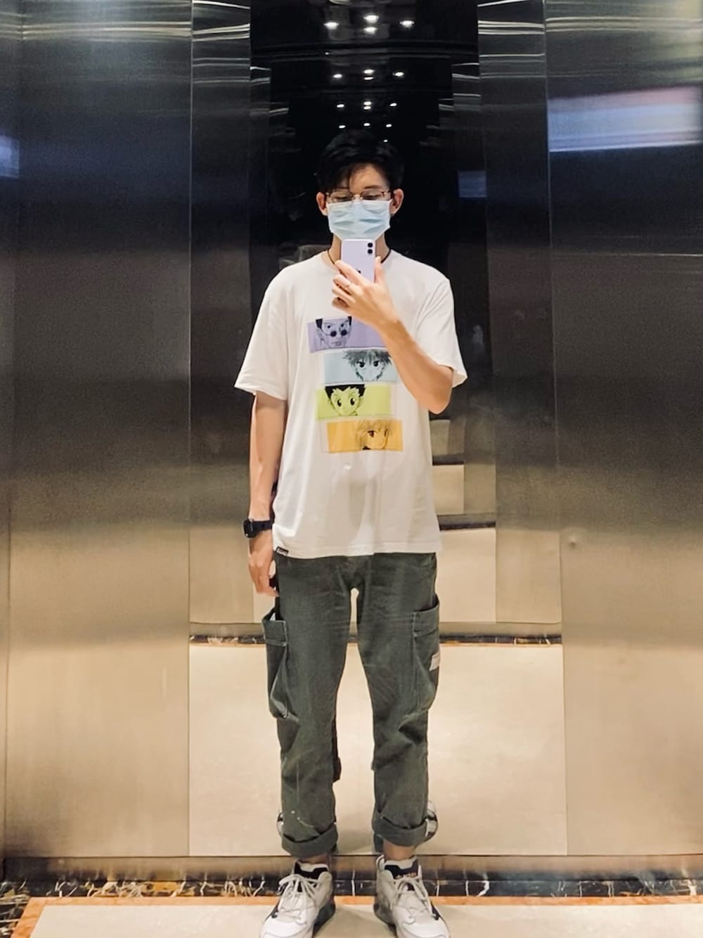 「ootd、夏、街头搭配、球鞋、休闲、oversize、工装裤、白T」｜「adidasのアイテム（スニーカー、ホワイト系）」を使った、周常喜JoKercHOwさん（メンズ・180cm）の夏コーディネートの1枚目の写真