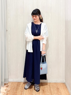 「SHOO・LA・RUE（シューラルー）の【洗濯機可/体型カバー】程よい透け感の ゆるシルエットシア―シャツ（パーカー、ホワイト系）」を使った、愛さん（レディース・165cm）の夏コーディネート