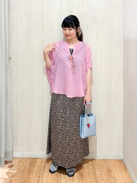 「SHOO・LA・RUE（シューラルー）の【体型カバー】バルーン風ゆるシャツブラウス（シャツ/ブラウス、ピンク系）」を使った、愛さん（レディース・165cm）の夏コーディネート