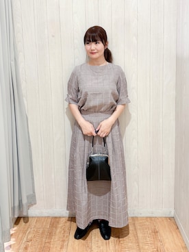 「SHOO・LA・RUE（シューラルー）の【セットアップ可/S-LL】モールチェックで上品に タックスリーブ ブラウス（シャツ/ブラウス、ベージュ系）」を使った、愛さん（レディース・165cm）の夏コーディネート