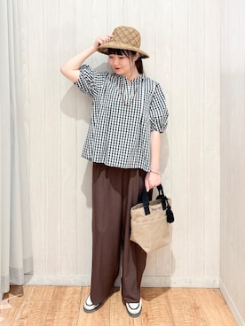 「SHOO・LA・RUE（シューラルー）の【洗濯後しわになりにくい/S-LL/インせず着られる】自然に体型カバー 麻調ペプラムブラウス（シャツ/ブラウス、ブラック系）」を使った、愛さん（レディース・165cm）の春コーディネート