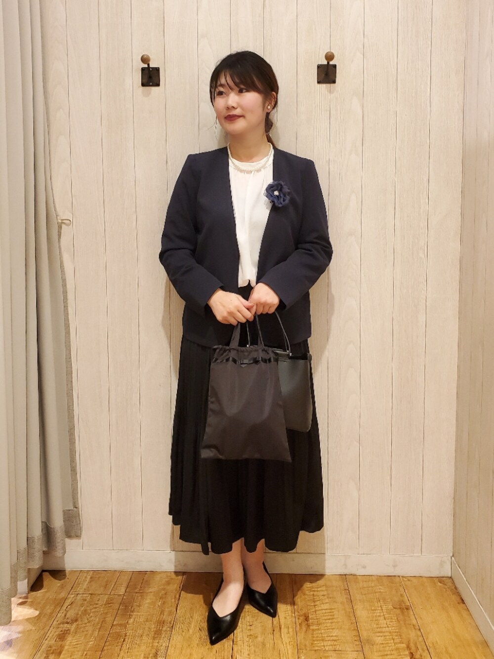 「きれいめコーデ、30代コーデ、ママファッション、入園式、卒業式、セレモニー、ジャケット、スカート、オフィスカジュアル、スーツスタイル、シューラルー、七五三、キレイめ、ハレの日」｜「SHOO・LA・RUEの【洗える/S-3L/セットアップ可】セレモニーや通勤に カットジョーゼット Vネックジャケット（ノーカラージャケット、ブルー系）」を使った、Maaaaachanさん（骨格ストレート・レディース・165cm）の冬コーディネートの1枚目の写真