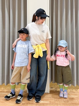 「SHOO・LA・RUE（シューラルー）の【100-150cm】プリントロゴTシャツ（Tシャツ/カットソー、ピンク系）」を使った、愛さん（レディース・165cm）の春コーディネート