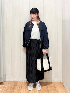 「SHOO・LA・RUE（シューラルー）の【S-LL】スタイルアップを叶える　大人のドロストブルゾン（ブルゾン、ブルー系）」を使った、愛さん（レディース・165cm）の春コーディネート