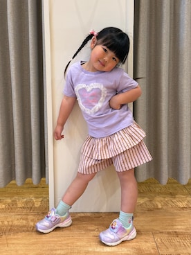 「SHOO・LA・RUE（シューラルー）の【110-140cm】サッカーストライプフリルスカパン（スカート、ピンク系）」を使った、愛さん（レディース・165cm）の夏コーディネート