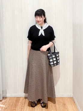 「SHOO・LA・RUE（シューラルー）の【毎日洗える/ひんやり/UV/S-LL】二の腕隠れる さらっとドルマン半袖ニット（ニット/セーター、ブラック系）」を使った、愛さん（レディース・165cm）の夏コーディネート