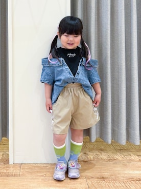 「SHOO・LA・RUE（シューラルー）の【120-150cm】肩あきデニムドッキングシャツ（Tシャツ/カットソー、ブルー系）」を使った、愛さん（レディース・165cm）の夏コーディネート
