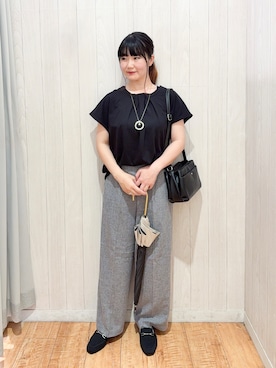 「SHOO・LA・RUE（シューラルー）の【ひんやり/前後2WAY/S-LL】楽に着られて好印象 やわらかトップス（Tシャツ/カットソー、ブラック系）」を使った、愛さん（レディース・165cm）の夏コーディネート