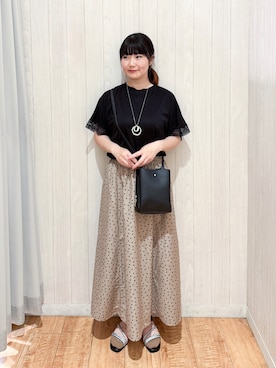 「SHOO・LA・RUE（シューラルー）の【ひんやり/UV/体型カバー】ヒップ周りが隠せる ひんやりお袖レースTシャツ（Tシャツ/カットソー、ブラック系）」を使った、愛さん（レディース・165cm）の夏コーディネート
