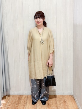 「SHOO・LA・RUE（シューラルー）の【ひんやり/S-LL/洗濯後しわになりにくい】体型カバーにも ゆるっとリラックスチュニック（ワンピース、イエロー系）」を使った、愛さん（レディース・165cm）の夏コーディネート