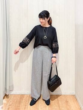 「SHOO・LA・RUE（シューラルー）の【洗濯後しわになりにくい】モチーフレース切り替え袖デザインブラウス（シャツ/ブラウス、ブラック系）」を使った、愛さん（レディース・165cm）の夏コーディネート