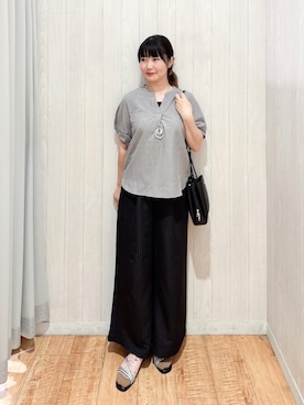 「SHOO・LA・RUE（シューラルー）の【洗濯後しわになりにくい／インせずきまる】麻調ハシゴレーススキッパーブラウス（シャツ/ブラウス、ベージュ系）」を使った、愛さん（レディース・165cm）の夏コーディネート